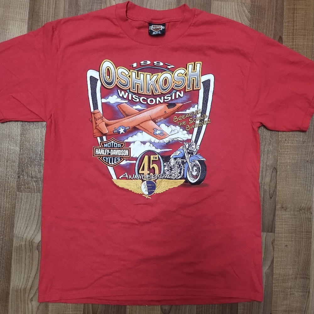 Harley Davidson Large T-shirt.  1997 Oshkosh Wisconsin